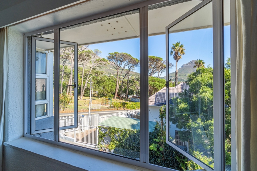 2 Bedroom Property for Sale in Vredehoek Western Cape